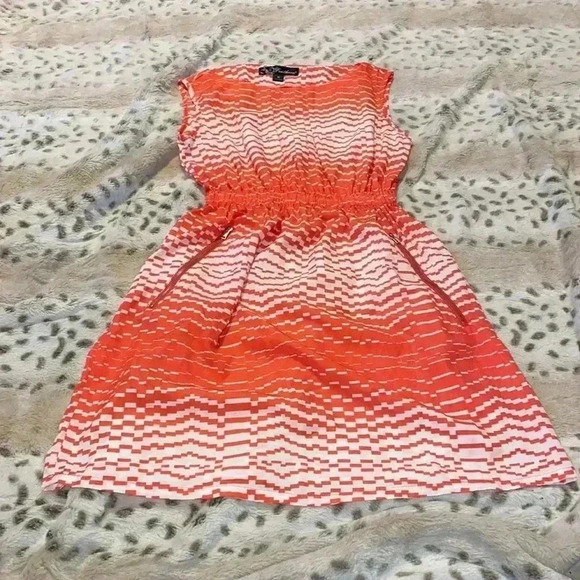 Feathers Dress - Picture 1 of 3